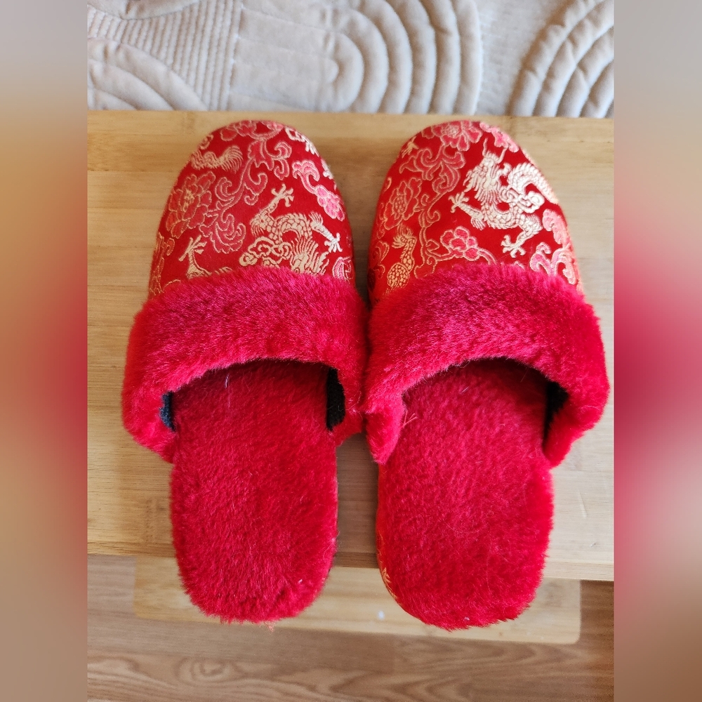 Red oriental look slippers size 5/6